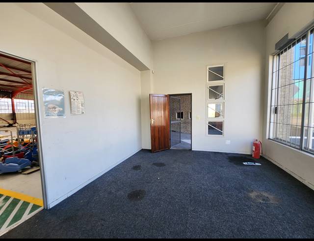 580M² WAREHOUSE TO LET IN HALFWAY GARDENS